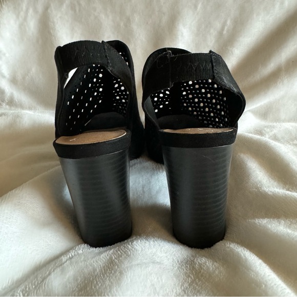 Black mesh designed heels with strap back - Picture 7 of 7